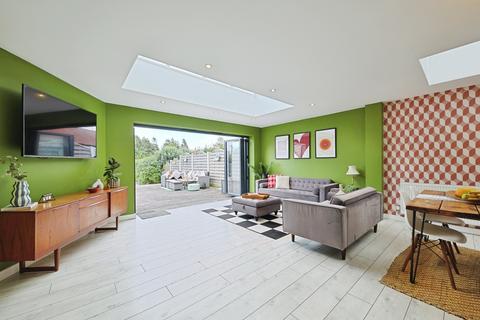 4 bedroom semi-detached house for sale, Beverley Road, Anlaby, HU10 7AH