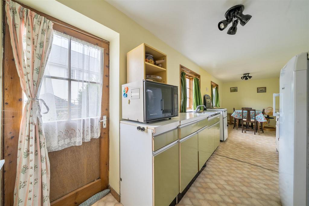 Kitchen/Utility 2