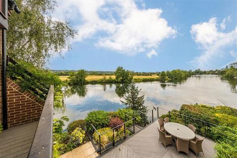 3 bedroom end of terrace house for sale, Temple Mill Island, Marlow SL7