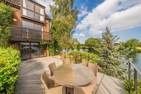 3 bedroom end of terrace house for sale, Temple Mill Island, Marlow SL7