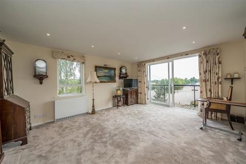 3 bedroom end of terrace house for sale, Temple Mill Island, Marlow SL7