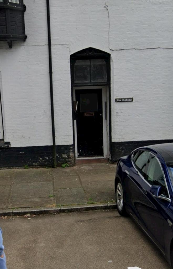 One-bedroom property in Harmondsworth, West Drayt
