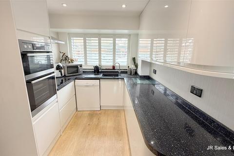 6 The Mount, Cheshunt, Waltham Cross, EN7 6RF