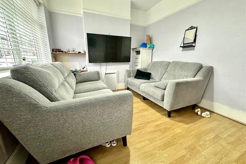 16 Castle Road, Grays, RM17 5YR