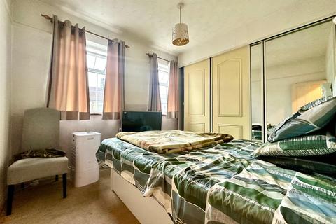 16 Castle Road, Grays, RM17 5YR