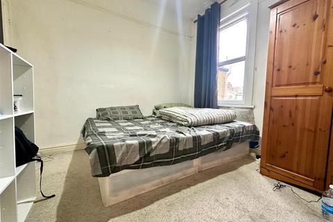 16 Castle Road, Grays, RM17 5YR