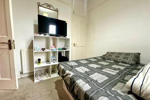 16 Castle Road, Grays, RM17 5YR