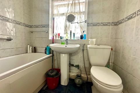 16 Castle Road, Grays, RM17 5YR