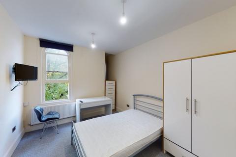2 bedroom flat to rent, Forest Road West, Nottingham NG7