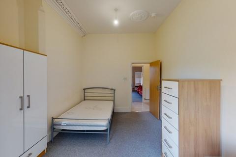 2 bedroom flat to rent, Forest Road West, Nottingham NG7