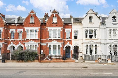 Studio to rent, Addison Gardens, London W14