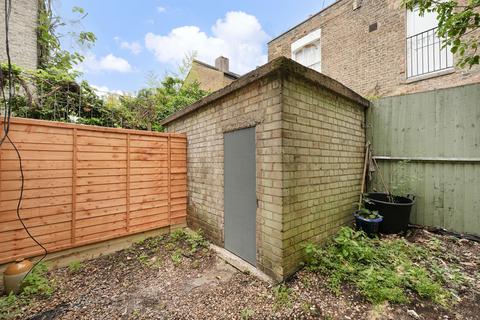 Studio to rent, Addison Gardens, London W14