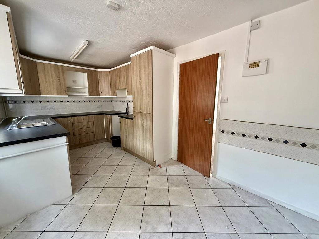 7 cornel court kitchen 2