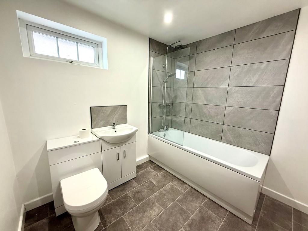 7 cornel court bathroom 1