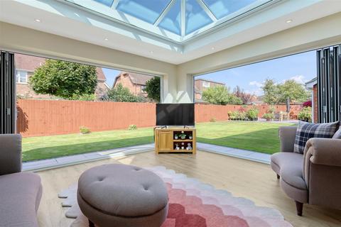 4 bedroom detached house for sale, Heather Close, Canvey Island SS8