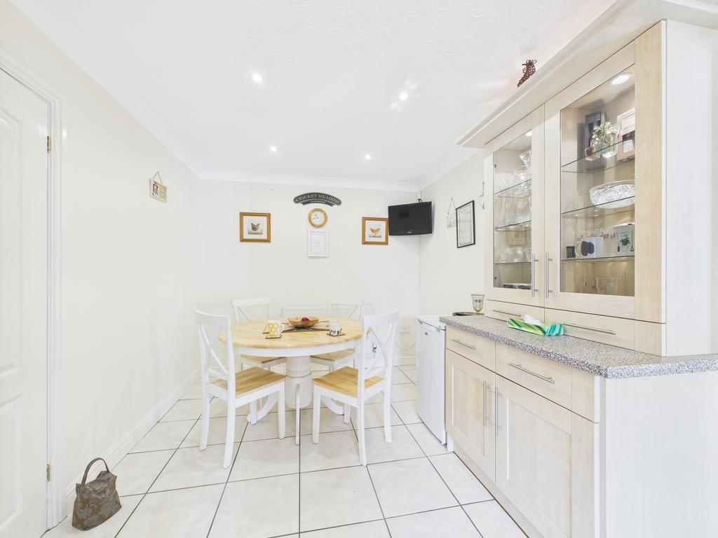 Breakfast/kitchen