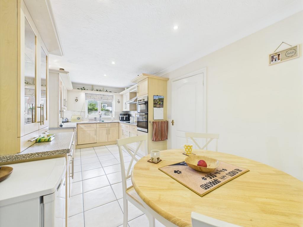 Breakfast/kitchen