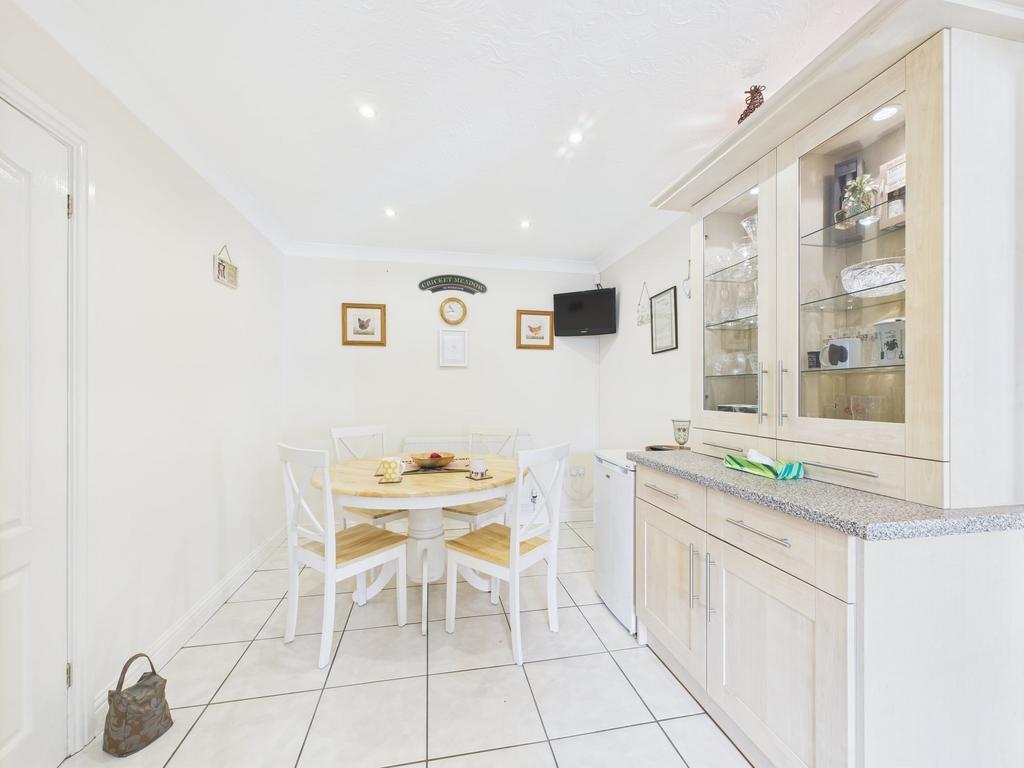 Breakfast/kitchen