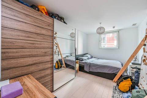 1 bedroom flat for sale, Salamanca Place, Albert Embankment, London, SE1