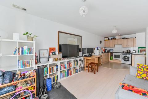 1 bedroom flat for sale, Salamanca Place, Albert Embankment, London, SE1