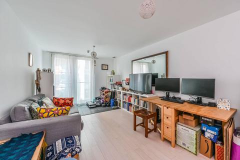 1 bedroom flat for sale, Salamanca Place, Albert Embankment, London, SE1