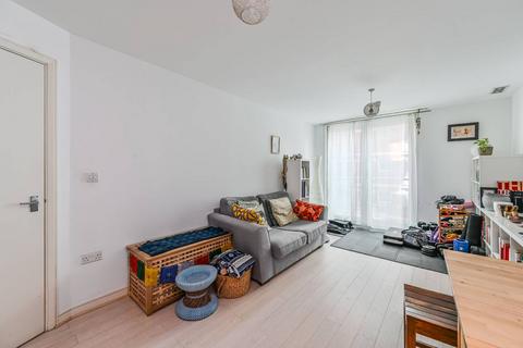 1 bedroom flat for sale, Salamanca Place, Albert Embankment, London, SE1