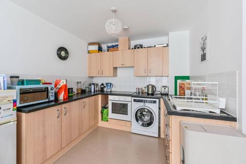 1 bedroom flat for sale, Salamanca Place, Albert Embankment, London, SE1