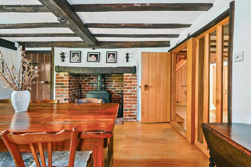 Tickham Cottage ME90 HS (12).jpg