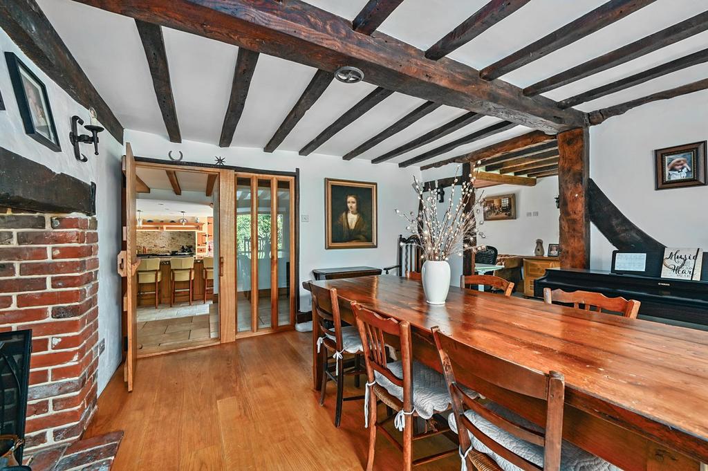 Tickham Cottage ME90 HS (18).jpg
