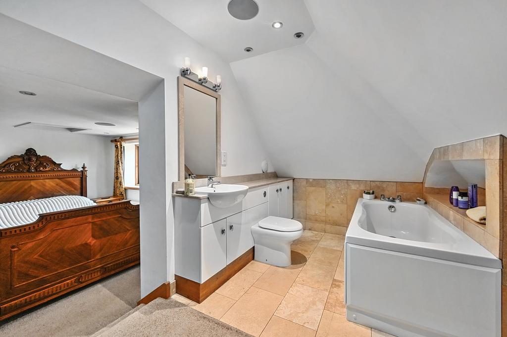 Tickham Cottage ME90 HS (26).jpg