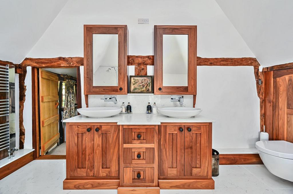 Tickham Cottage ME90 HS (30).jpg