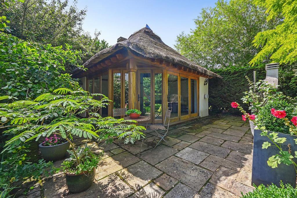 Tickham Cottage ME90 HS (51).jpg