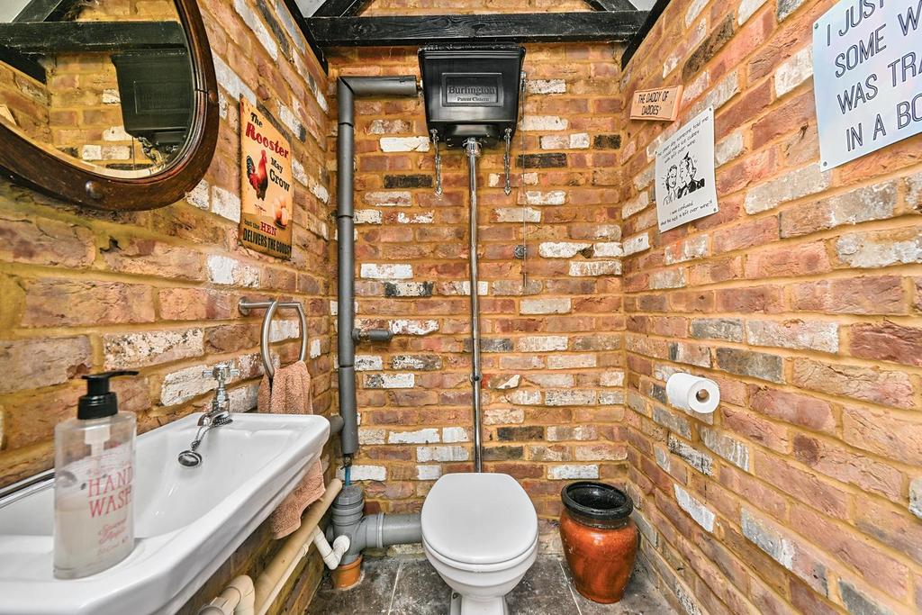 Tickham Cottage ME90 HS (32).jpg