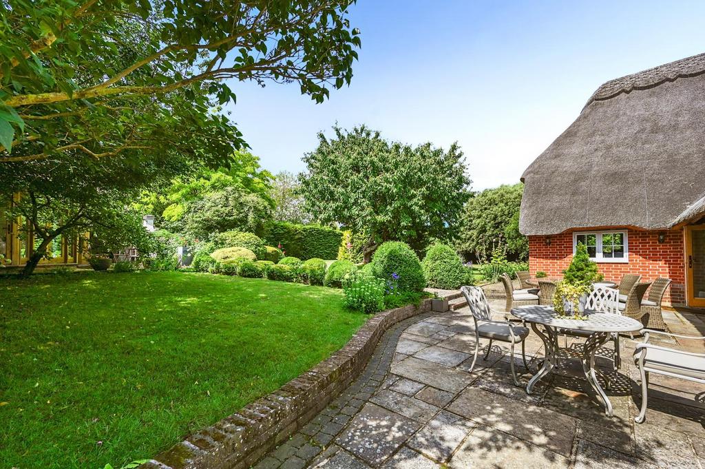 Tickham Cottage ME90 HS (45).jpg