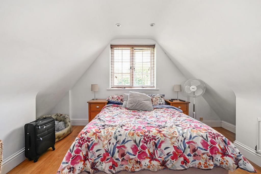 Tickham Cottage ME90 HS (39).jpg