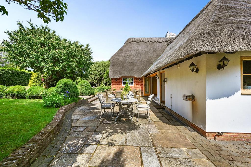 Tickham Cottage ME90 HS (43).jpg