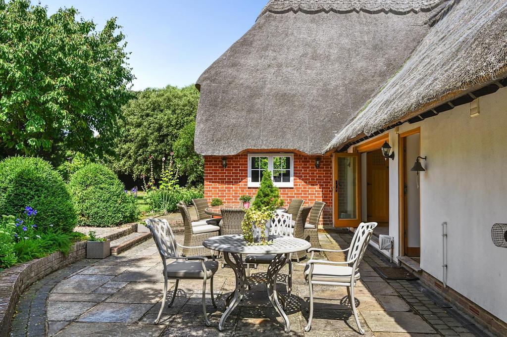 Tickham Cottage ME90 HS (44).jpg