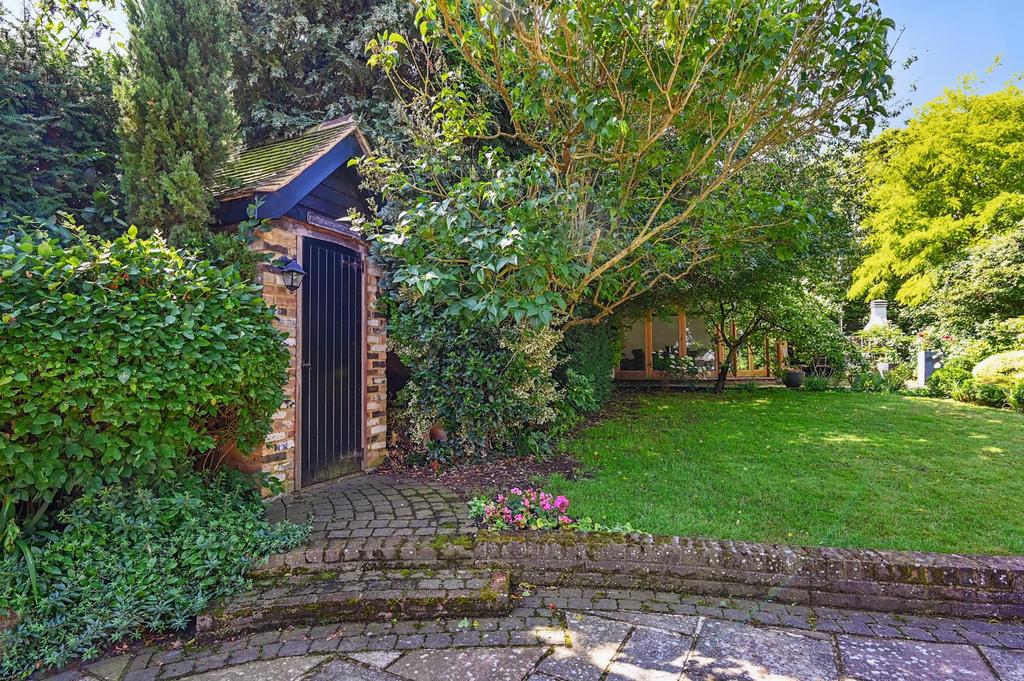 Tickham Cottage ME90 HS (76).jpg