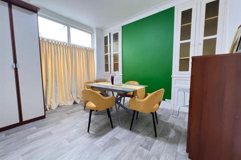 3 bedroom terraced house for sale, Leamington Gardens, Ilford