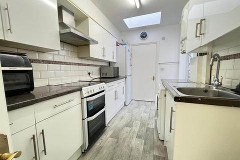 3 bedroom terraced house for sale, Leamington Gardens, Ilford