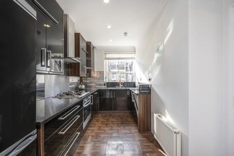 3 bedroom flat to rent, Gosfield Street, London, (SHORT LET) Flat 1, 28