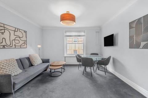 3 bedroom flat to rent, Gosfield Street, London