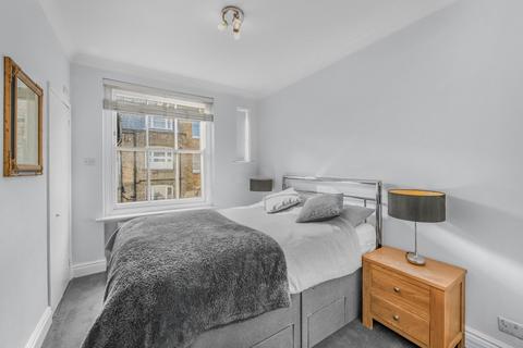 3 bedroom flat to rent, Gosfield Street, London