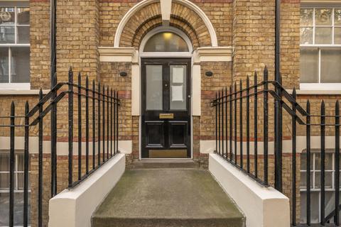 3 bedroom flat to rent, Gosfield Street, London