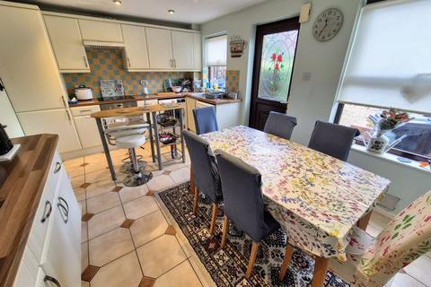 6 Eltham Close, Leeds, LS6 2TY