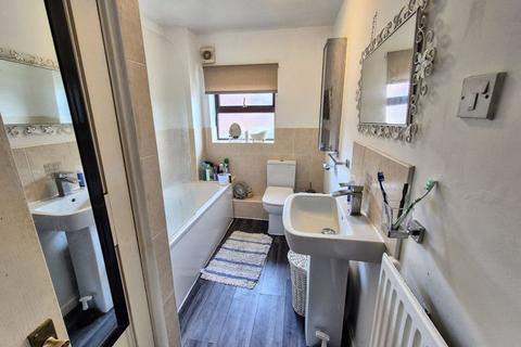 6 Eltham Close, Leeds, LS6 2TY