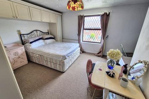 6 Eltham Close, Leeds, LS6 2TY