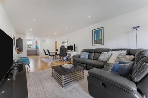 3 bedroom flat for sale, Harbourside Court, Surrey Quays, SE8