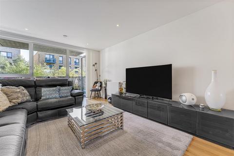 3 bedroom flat for sale, Harbourside Court, Surrey Quays, SE8