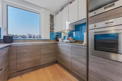 3 bedroom flat for sale, Harbourside Court, Surrey Quays, SE8